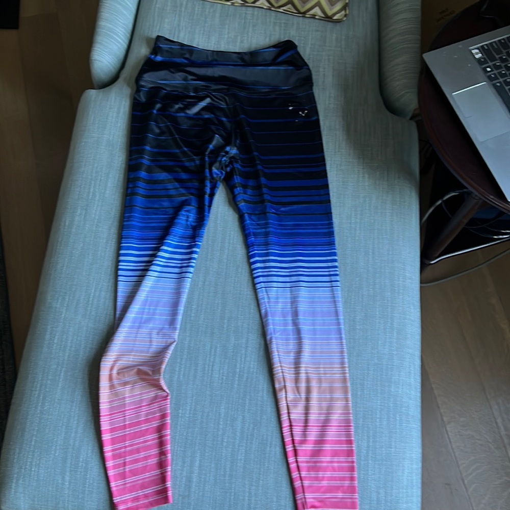 Beyond Yoga size L lightweight leggings never worn